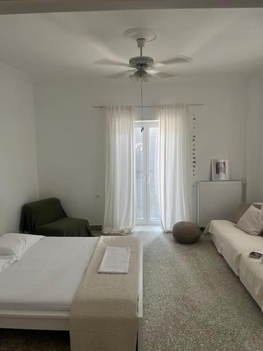 Cozy, Spacious, Newly Renovated Flat In Adamas Екстериор снимка