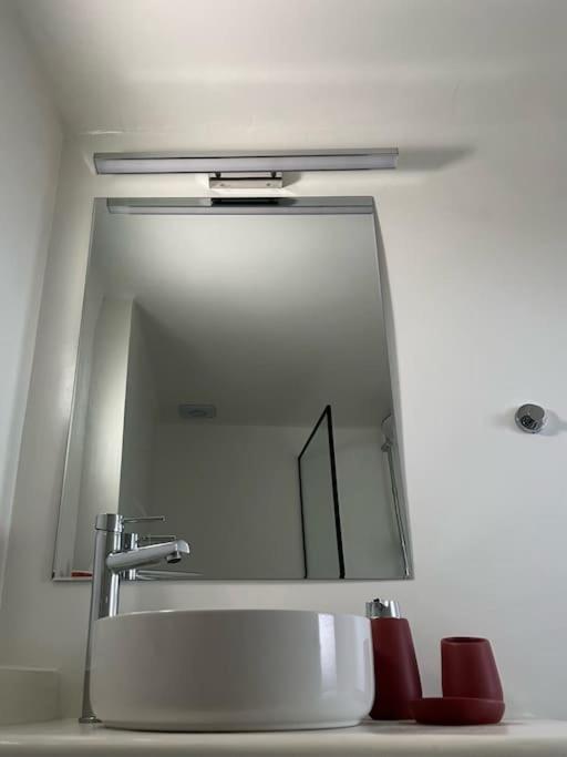 Cozy, Spacious, Newly Renovated Flat In Adamas Екстериор снимка