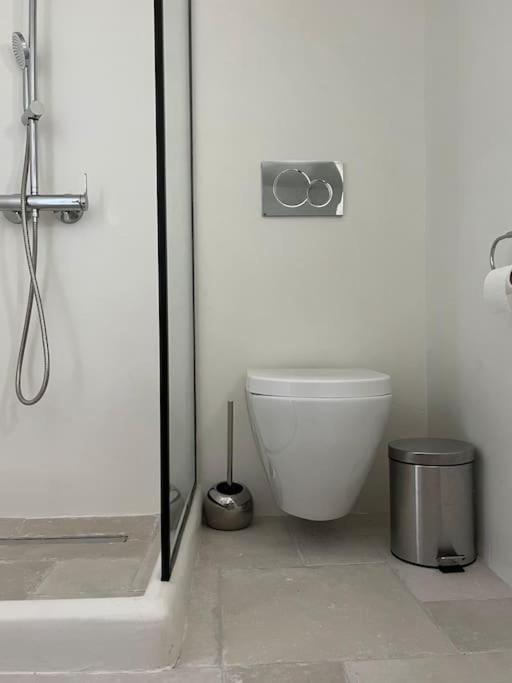Cozy, Spacious, Newly Renovated Flat In Adamas Екстериор снимка